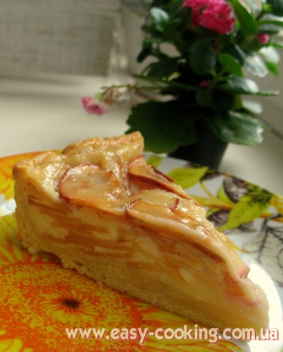 Tasty Apple Pie with Sour Cream Filling - Ukrainian Pastry